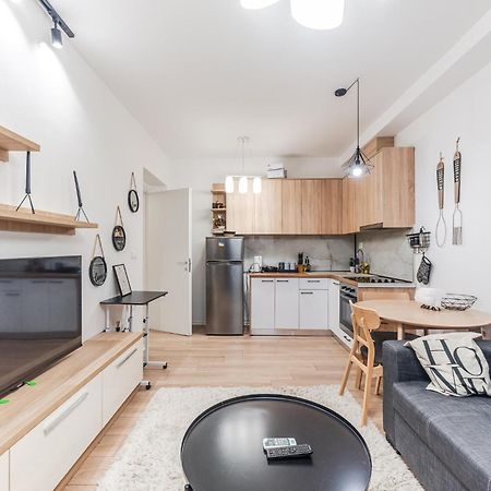 Noir Apartment By Kondo Stays Tirana Eksteriør billede