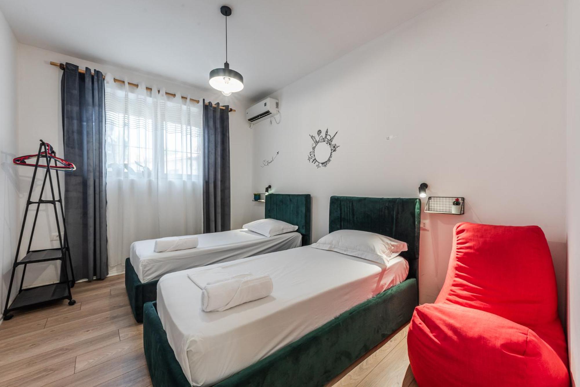 Noir Apartment By Kondo Stays Tirana Eksteriør billede