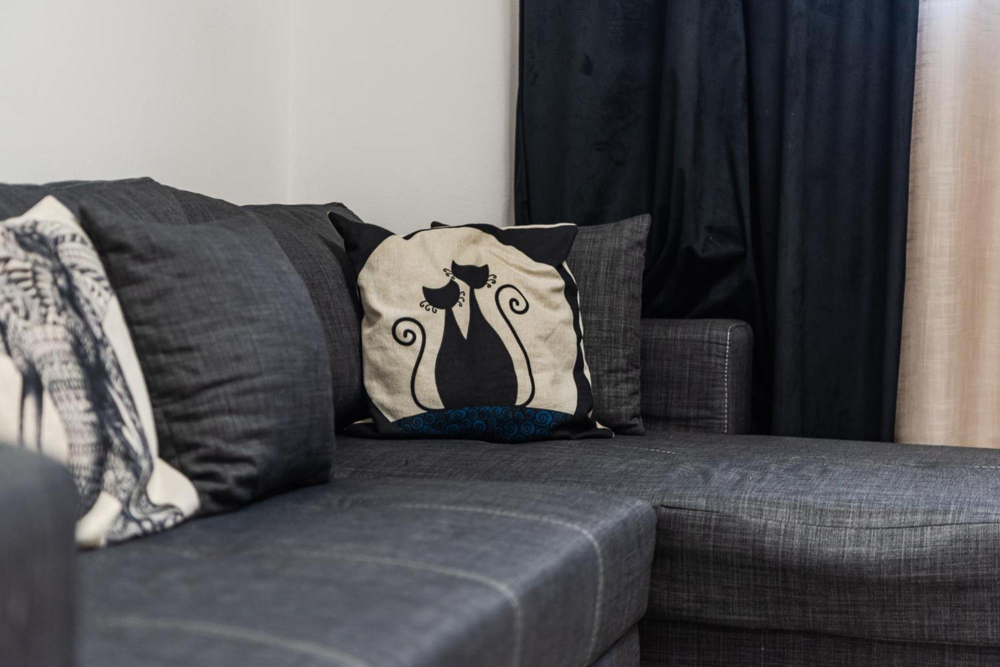 Noir Apartment By Kondo Stays Tirana Eksteriør billede