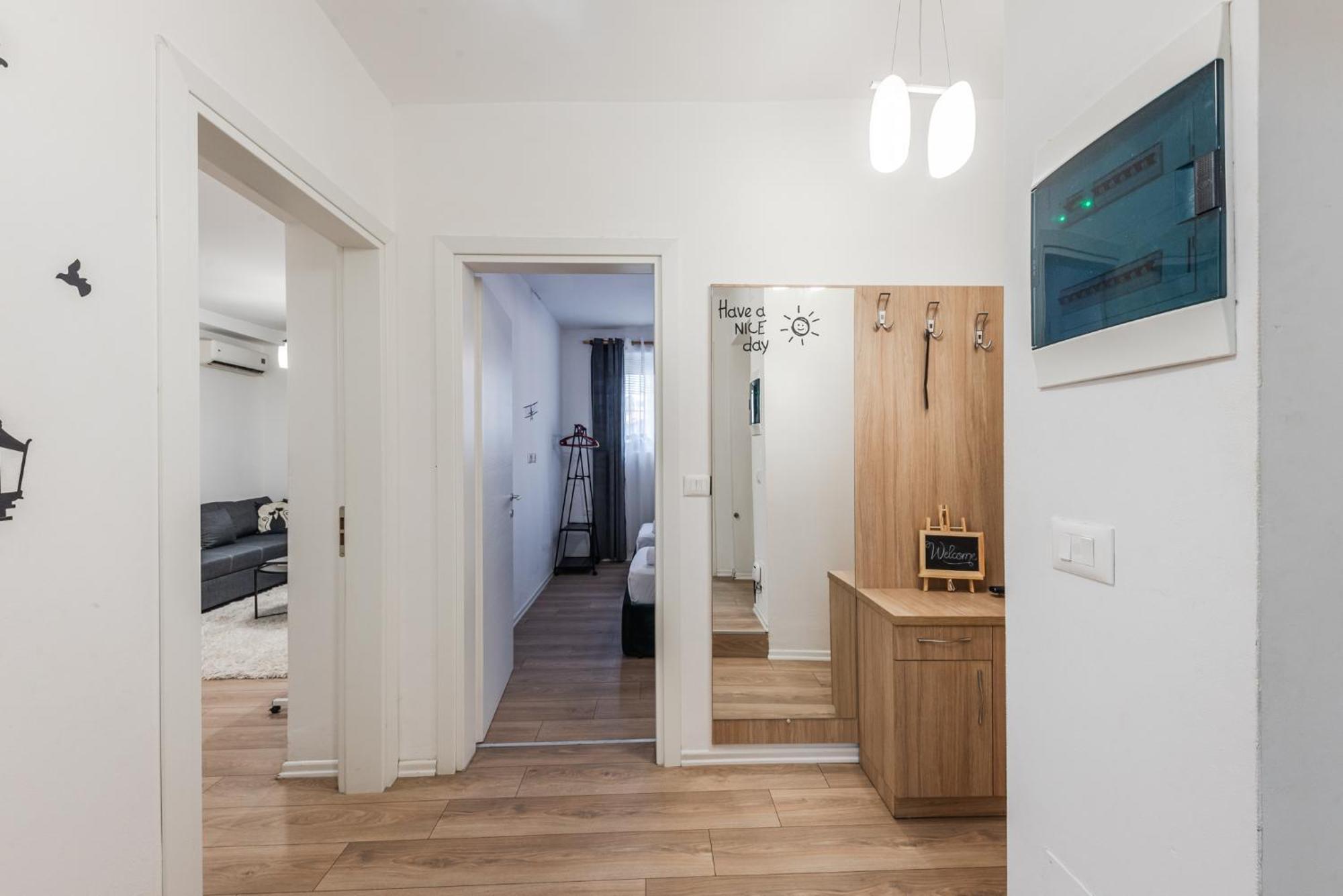 Noir Apartment By Kondo Stays Tirana Eksteriør billede