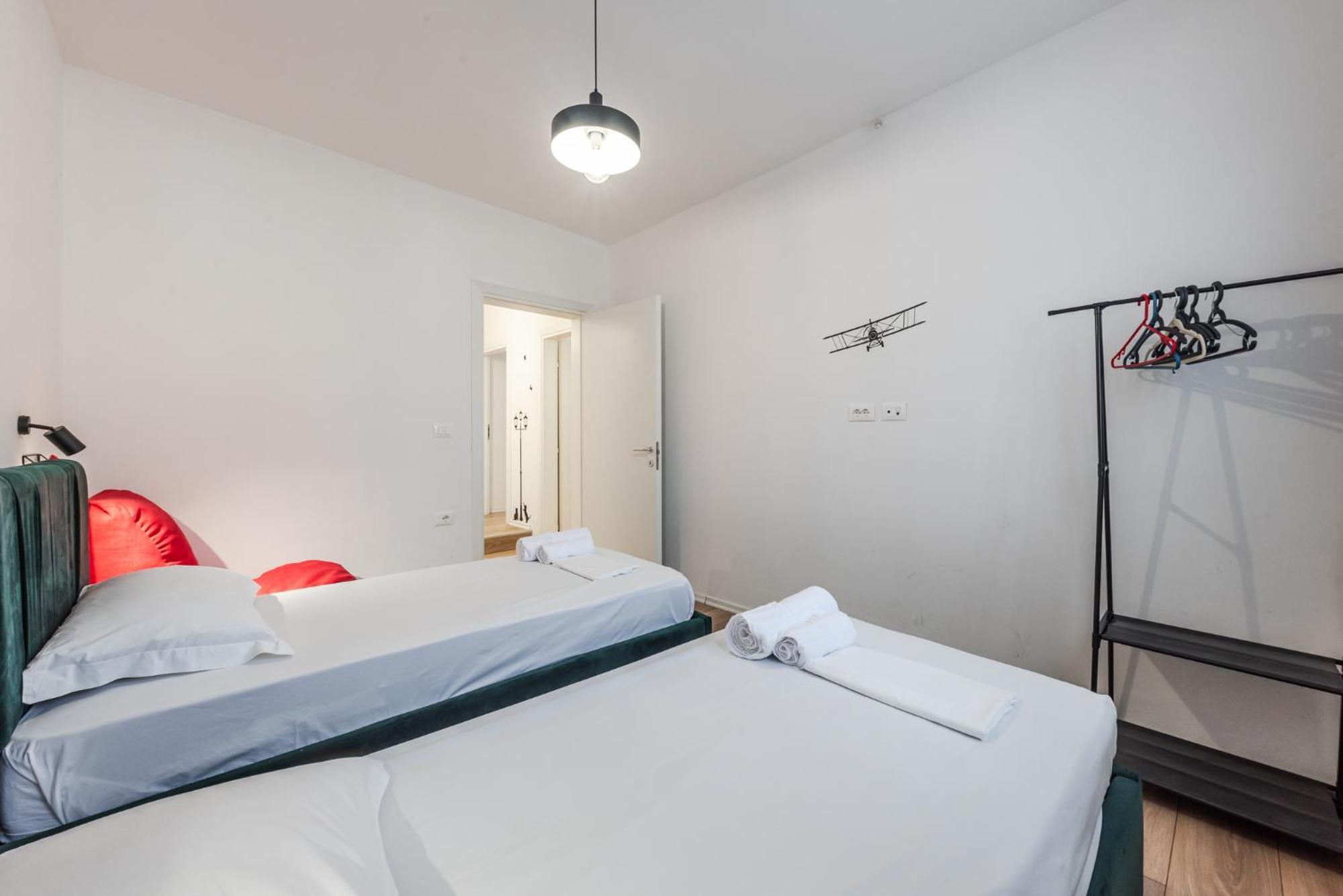 Noir Apartment By Kondo Stays Tirana Eksteriør billede