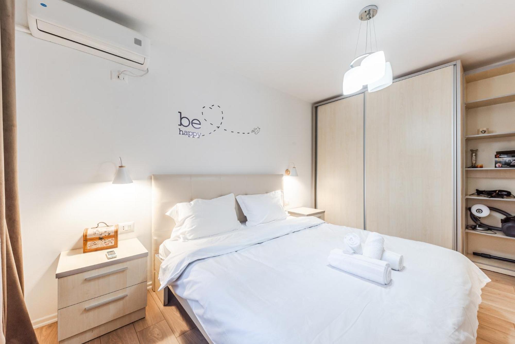 Noir Apartment By Kondo Stays Tirana Eksteriør billede